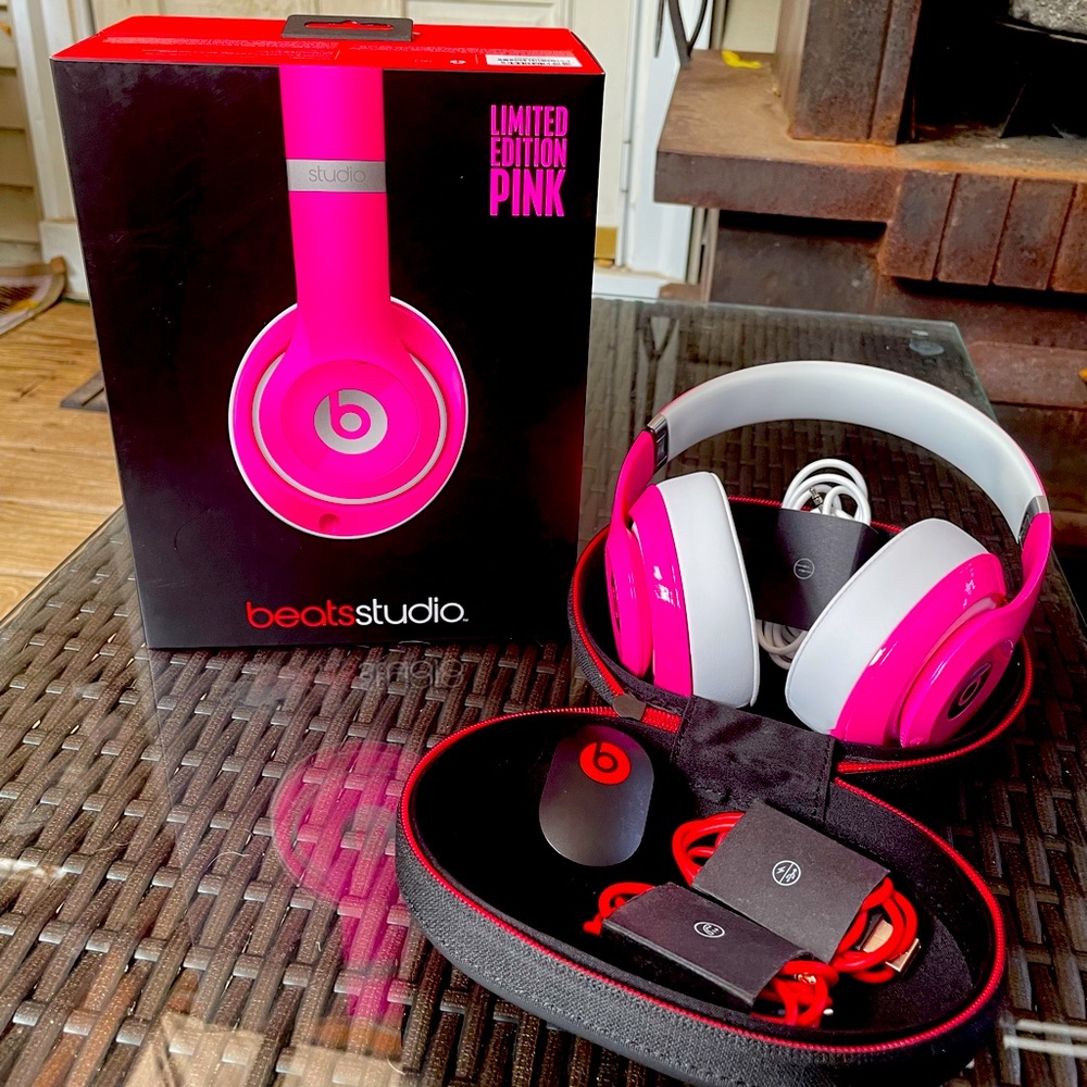Open Box. Wired Beats Studio Headphones (over-the-ear) LIMITED EDITION PINK